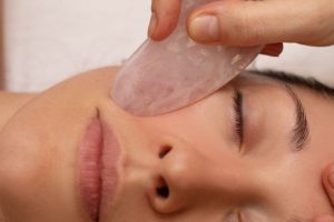 Comment utiliser le Gua-Sha sur une peau grasse ?